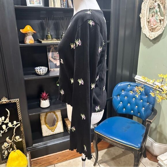 ASOS DESIGN fluted sleeve ribbed floral embroidery top in bottle black Size 14 - Picture 7 of 9